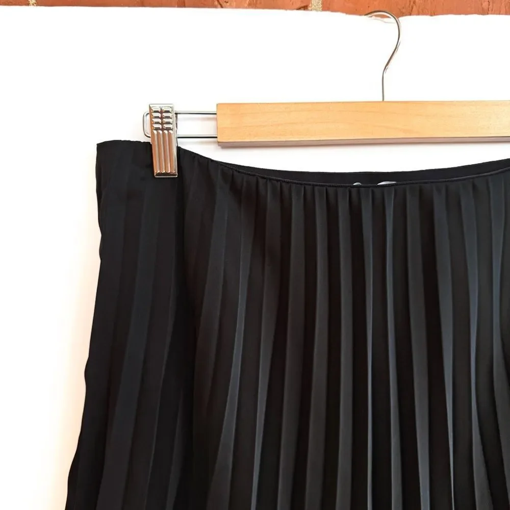 NWT J. Crew Black Pull On Pleated Mini Skirt BN756 Medium